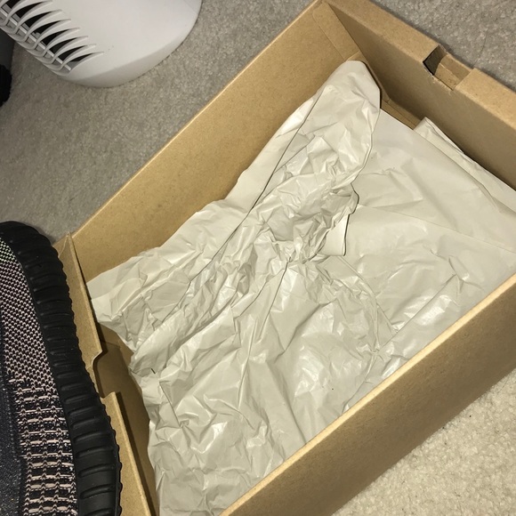 yeezy v2 yecheil reflective 9.5 - Picture 6 of 6